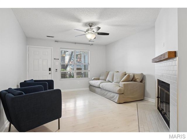 9158 Robin Court, St Louis, MO 63144