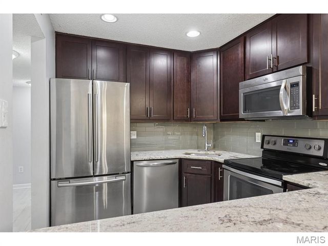 9158 Robin Court, St Louis, MO 63144