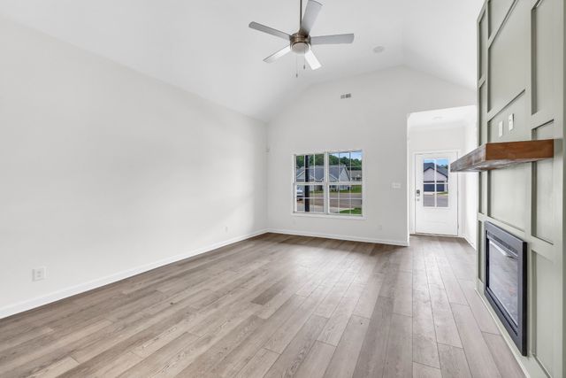 1006 Vendue Ave, Clarksville, TN 37042