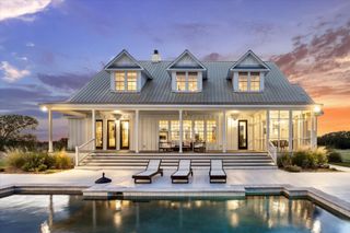 8611 Halamicek Loop, Fayetteville, TX 78940