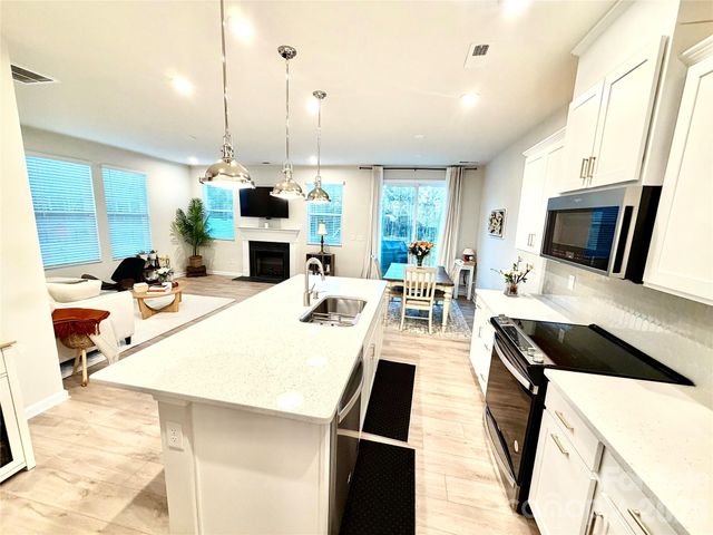 14618 Tamarack Drive, Charlotte, NC 28278