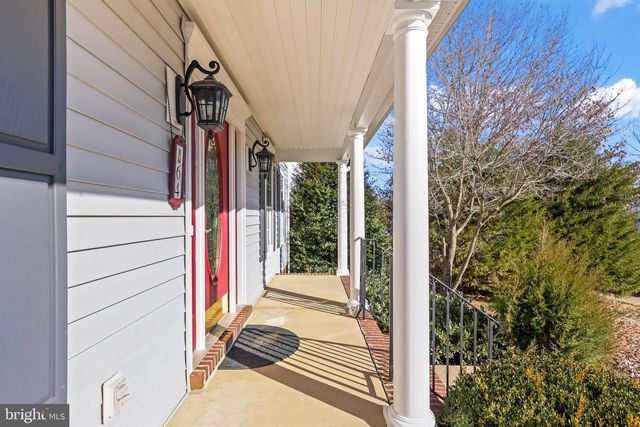 64 WALNUT FARMS PKWY, Fredericksburg, VA 22405