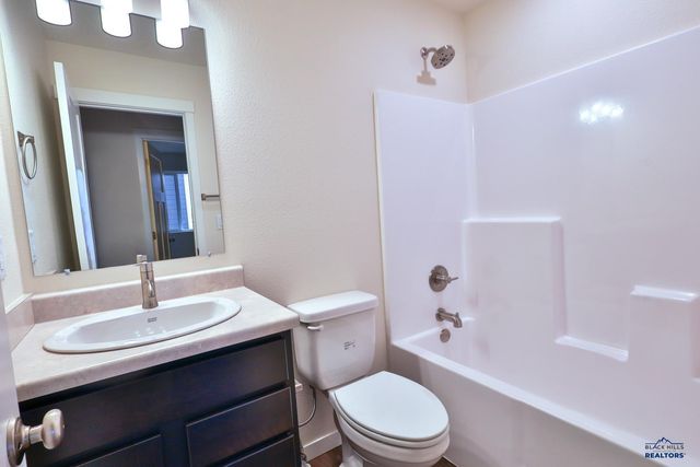 440 NIGHTHAWK DR, Box Elder, SD 57719