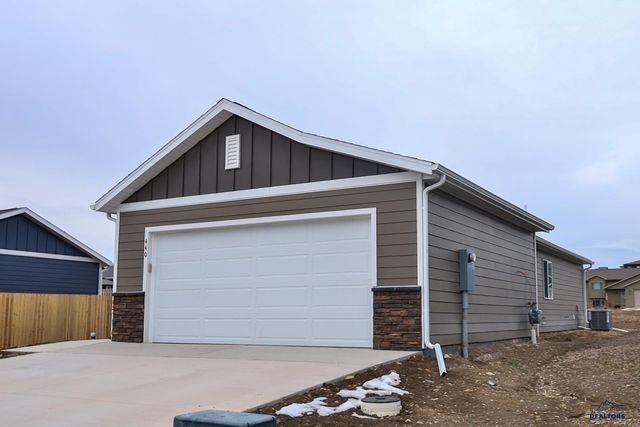 440 NIGHTHAWK DR, Box Elder, SD 57719
