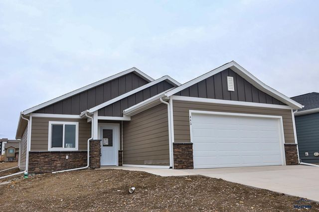 440 NIGHTHAWK DR, Box Elder, SD 57719