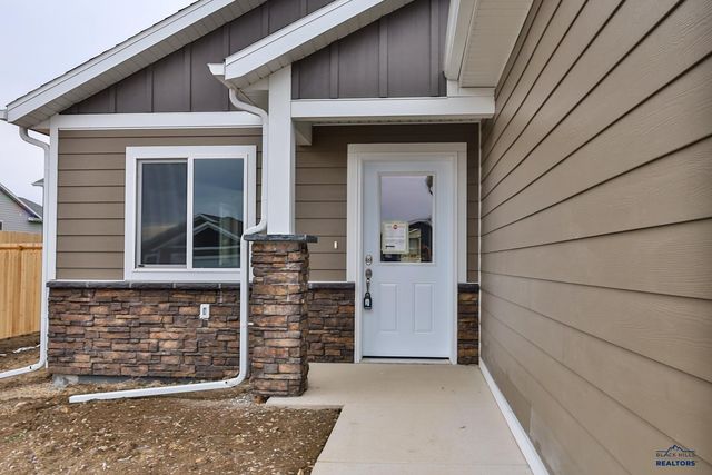 440 NIGHTHAWK DR, Box Elder, SD 57719