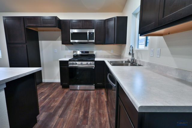 440 NIGHTHAWK DR, Box Elder, SD 57719