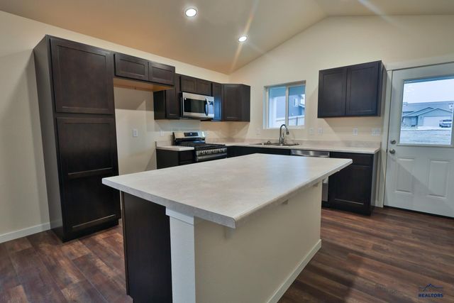 440 NIGHTHAWK DR, Box Elder, SD 57719