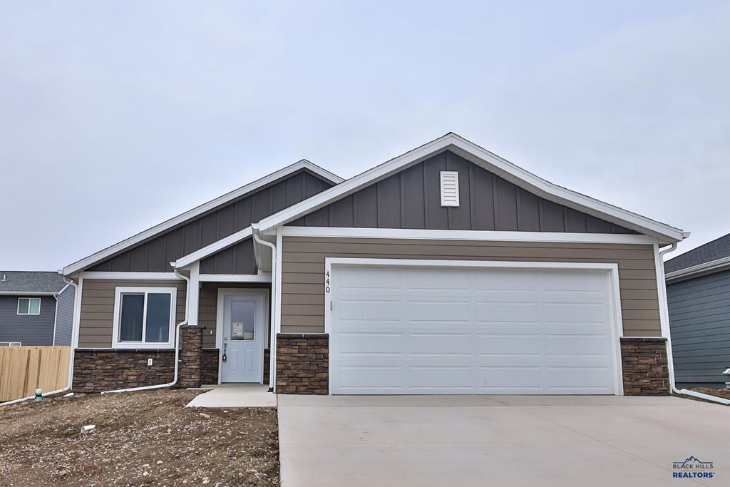440 NIGHTHAWK DR, Box Elder, SD 57719