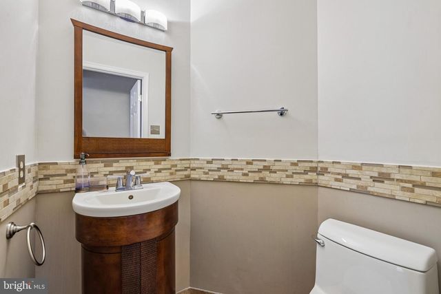 8 AMYS WAY CT, Baltimore, MD 21234
