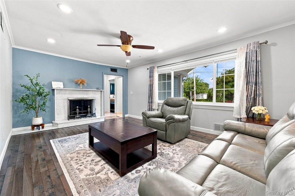 1230 Parkwood Drive, Merrick, NY 11566 — photo 3