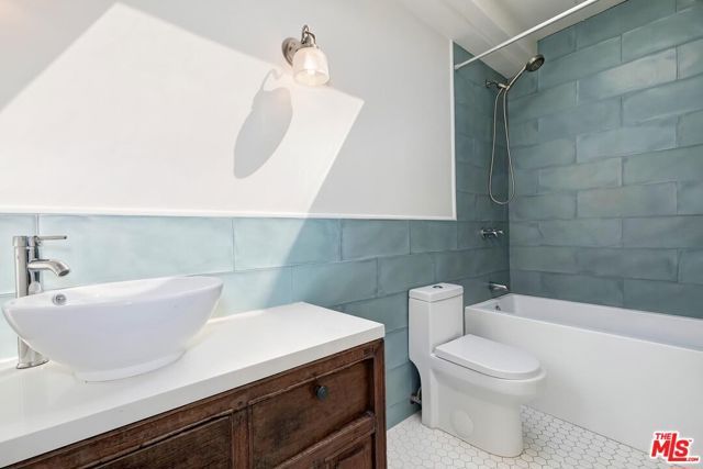 3493 Mandeville Canyon Road, Los Angeles, CA 90049
