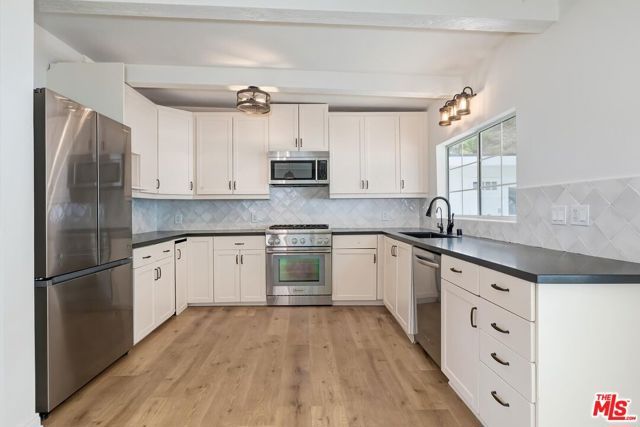 3493 Mandeville Canyon Road, Los Angeles, CA 90049