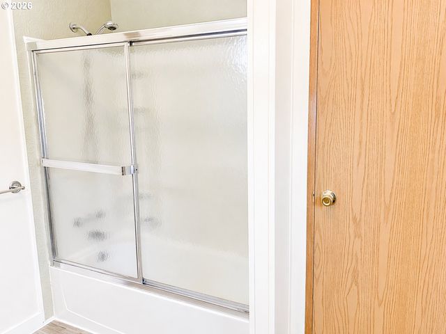 1512 W B Ave, La Center, WA 98629