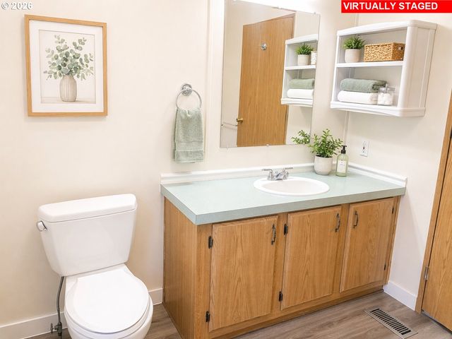 1512 W B Ave, La Center, WA 98629