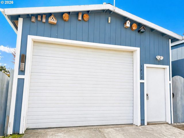 1512 W B Ave, La Center, WA 98629