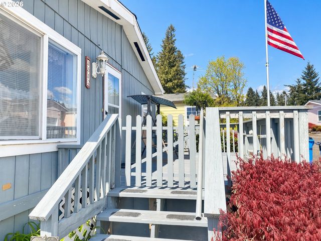 1512 W B Ave, La Center, WA 98629