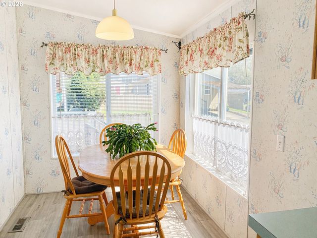 1512 W B Ave, La Center, WA 98629