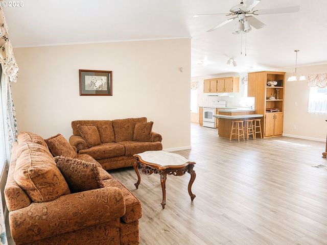 1512 W B Ave, La Center, WA 98629