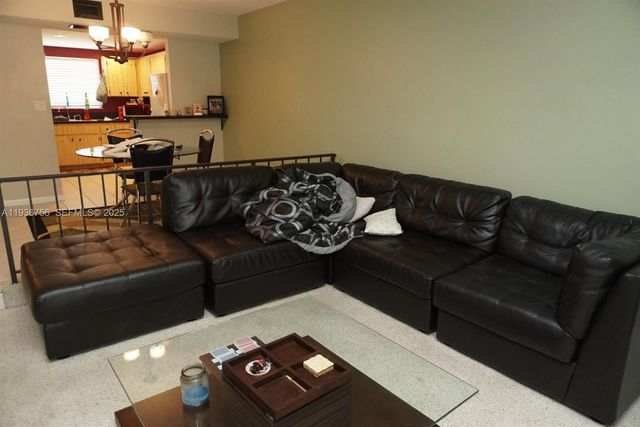 7175 Nova Dr 204, Davie, FL 33317