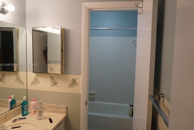 7175 Nova Dr 204, Davie, FL 33317