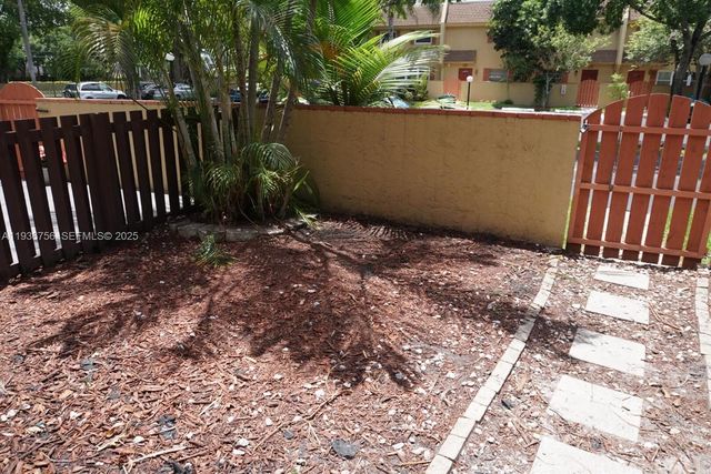 7175 Nova Dr 204, Davie, FL 33317