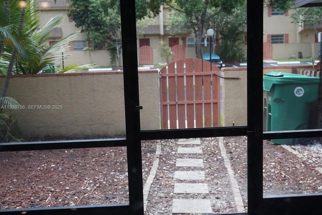 7175 Nova Dr 204, Davie, FL 33317