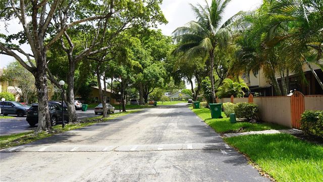 7175 Nova Dr 204, Davie, FL 33317