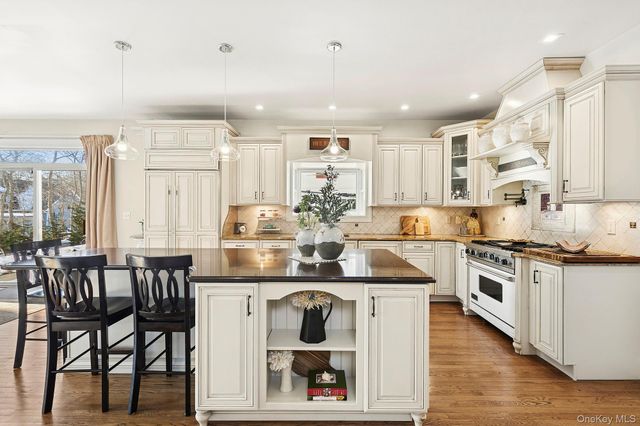 6 Dogwood Street, East Quogue, NY 11942