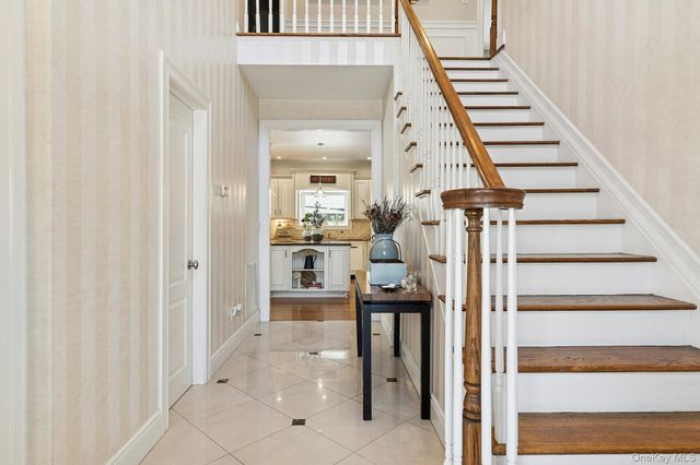 6 Dogwood Street, East Quogue, NY 11942