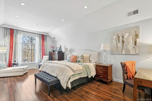 6 Dogwood Street, East Quogue, NY 11942