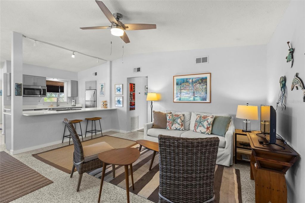 Image 2 of property listing at 1627 DUNMORE WAY, Sarasota, FL 34231