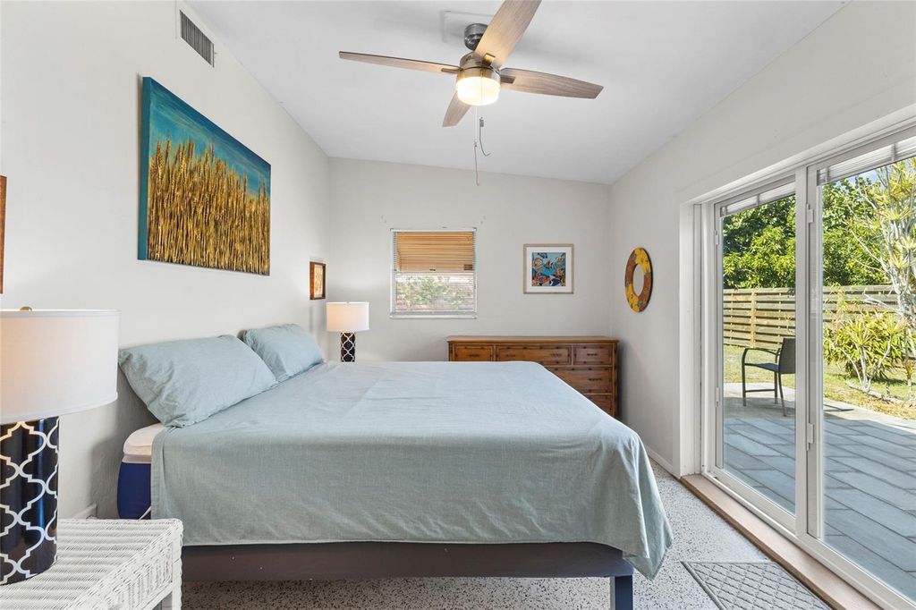 Image 14 of property listing at 1627 DUNMORE WAY, Sarasota, FL 34231