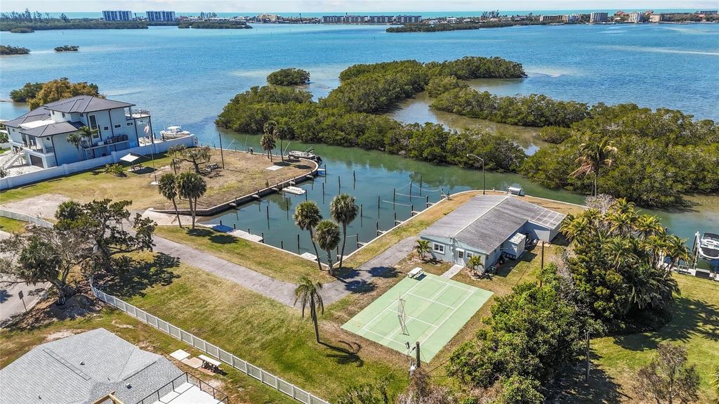 Image 22 of property listing at 1627 DUNMORE WAY, Sarasota, FL 34231