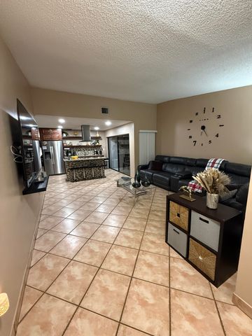 6636 NW 178th Terrace, Hialeah, FL 33015