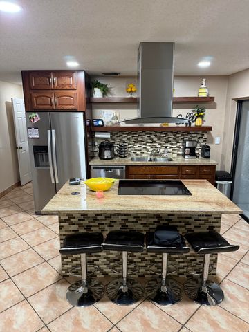 6636 NW 178th Terrace, Hialeah, FL 33015