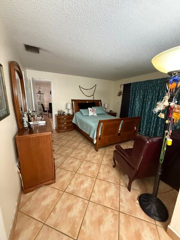 6636 NW 178th Terrace, Hialeah, FL 33015