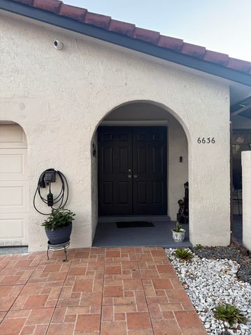6636 NW 178th Terrace, Hialeah, FL 33015