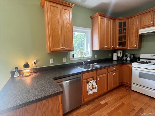 10 Rockridge Drive, Highland Mills, NY 10930