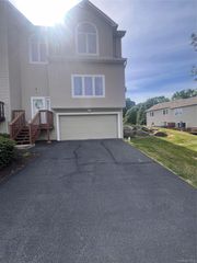 10 Rockridge Drive, Highland Mills, NY 10930