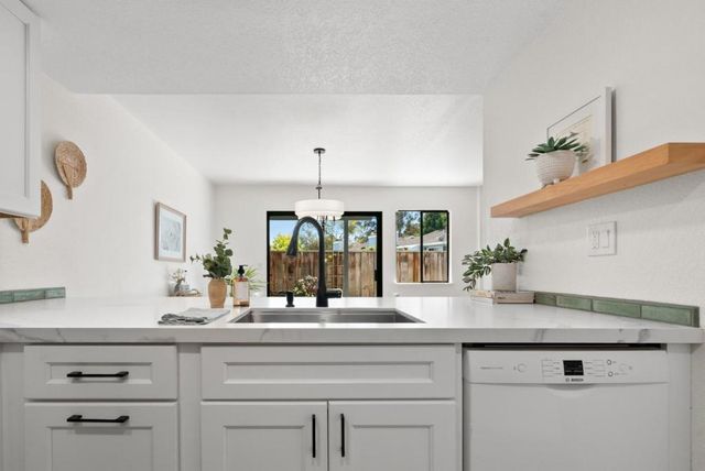 2960 Leotar Circle, Santa Cruz, CA 95062