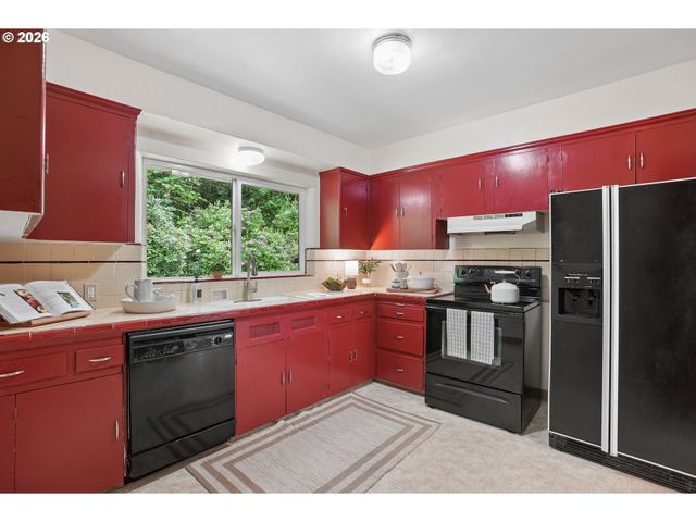 6930 Sw BRIER Pl, Portland, OR 97219