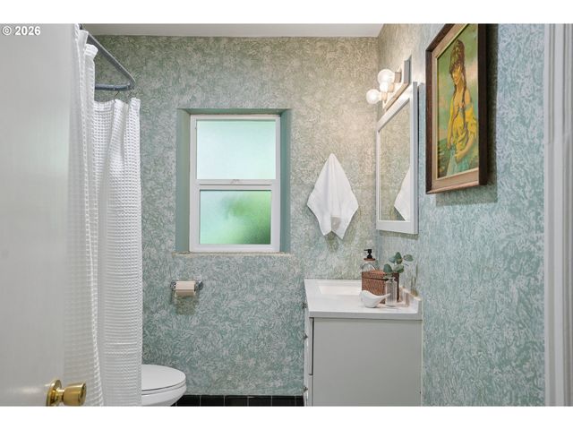 6930 Sw BRIER Pl, Portland, OR 97219