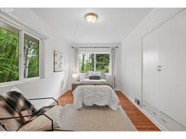 6930 Sw BRIER Pl, Portland, OR 97219