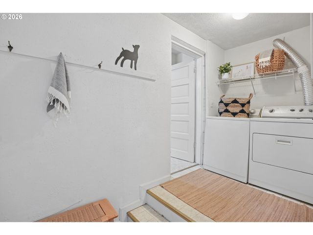 6930 Sw BRIER Pl, Portland, OR 97219