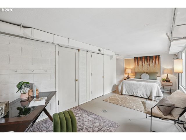 6930 Sw BRIER Pl, Portland, OR 97219