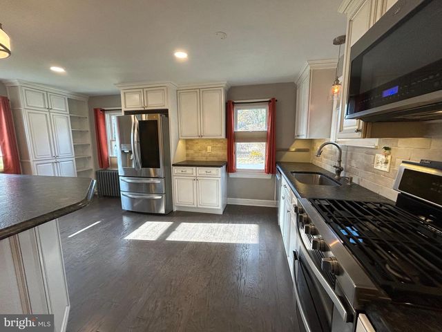 401 MAIDEN CHOICE LN, Catonsville, MD 21228