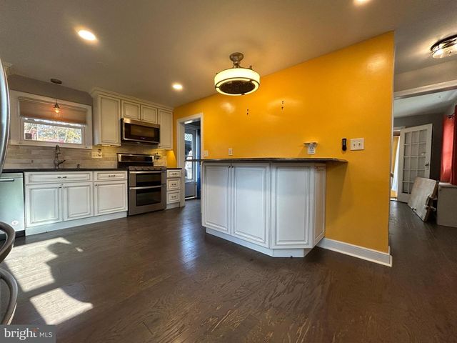 401 MAIDEN CHOICE LN, Catonsville, MD 21228