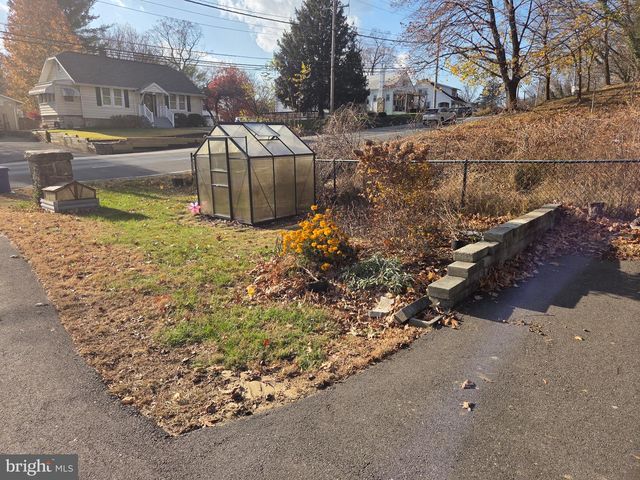 401 MAIDEN CHOICE LN, Catonsville, MD 21228