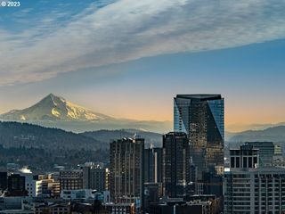 550 Sw 10th Ave 2106, Portland, OR 97205